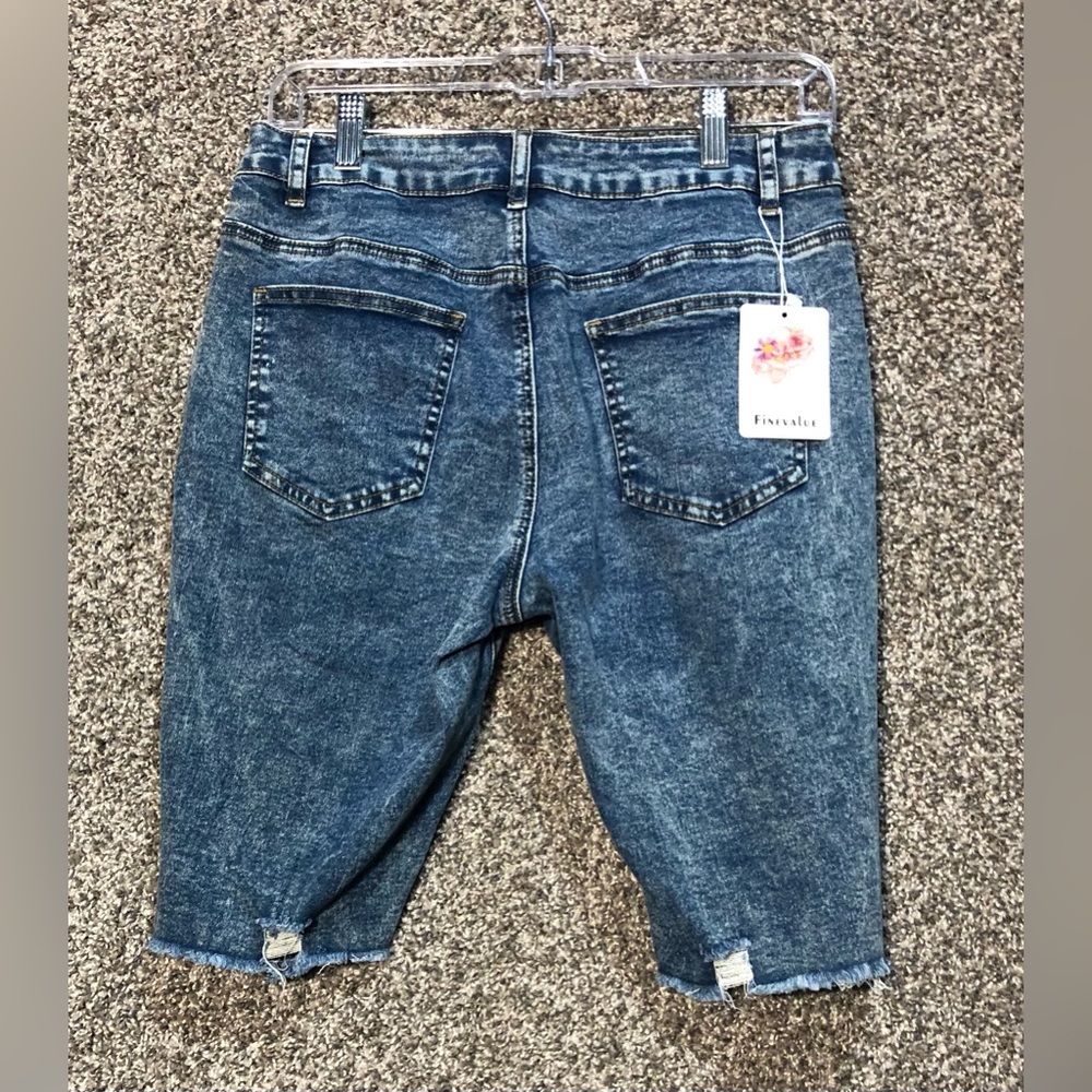 NWT Stretchy Denim Distressed Bermuda Shorts Size Medium - Picture 5 of 7